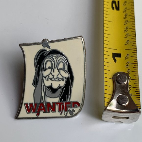 Old Hag - Wanted Poster - Cast Lanyard Series Disney Trading Pin - 2005 - Picture 3 of 4